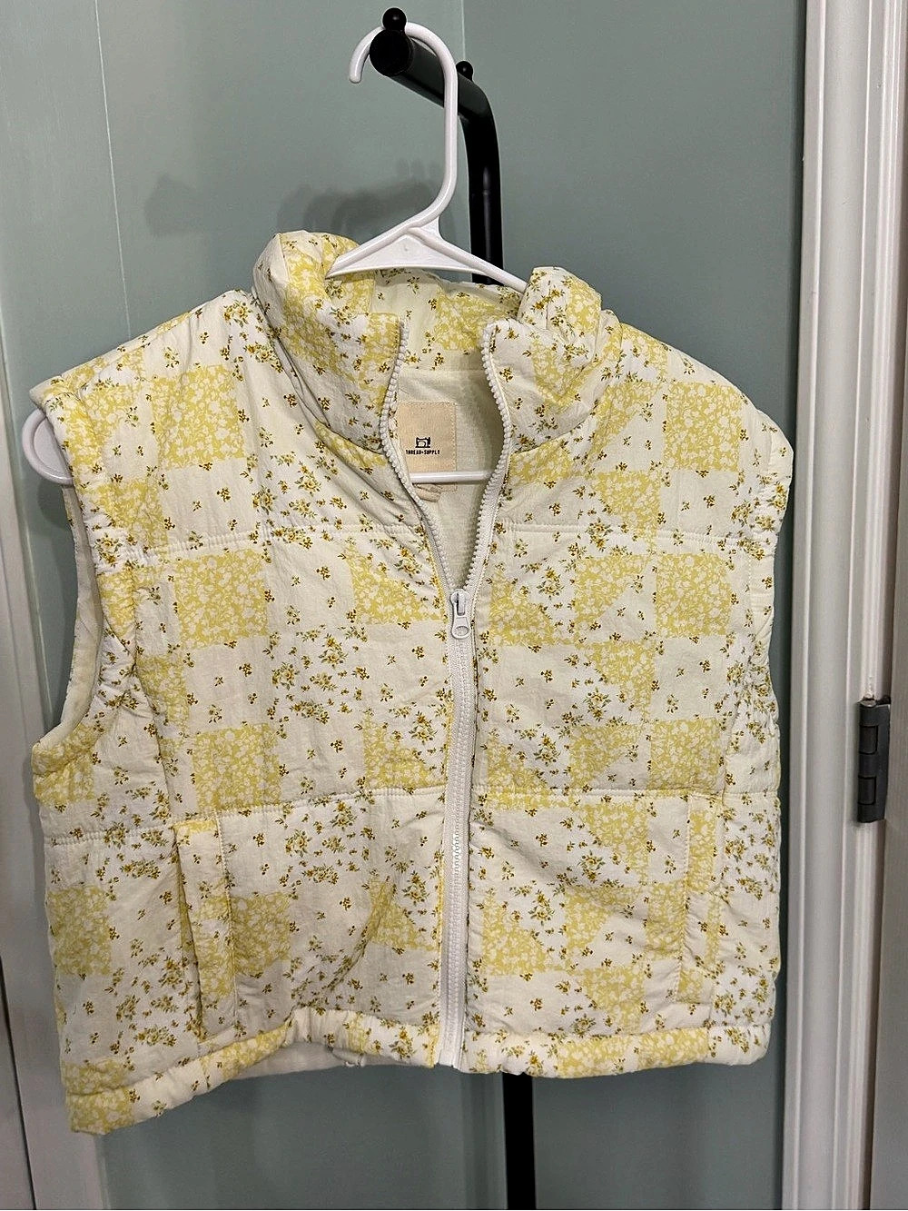 Thread & Supply Floral Puffer Vest in Yellow & White Size Small Like New